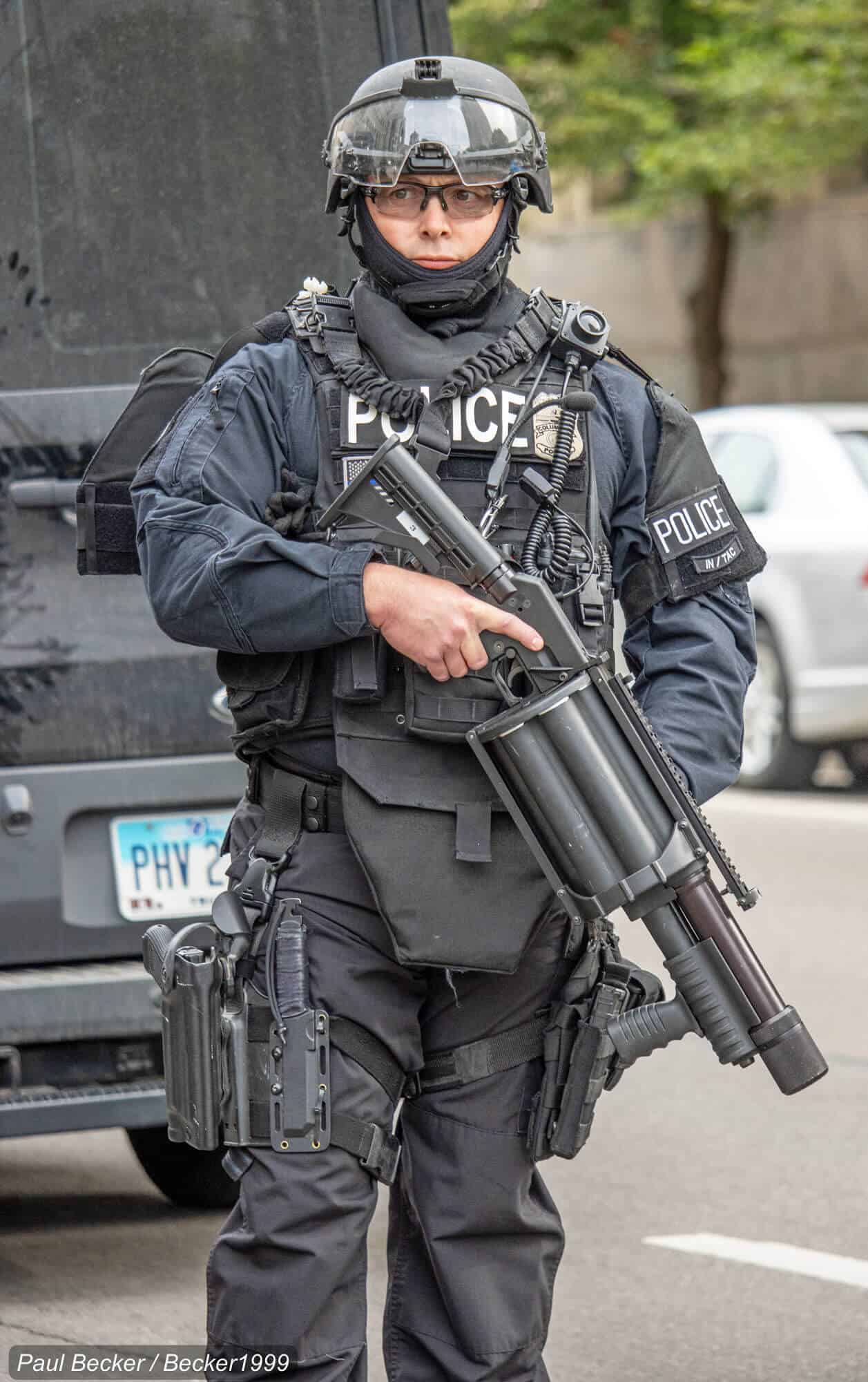 Heavily Armed Police Officer - Photo by Becker1999 Flickr - 5 Minutes ...